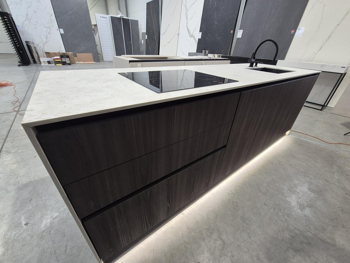 Spieki Kwarcowe By Stone 2 Spieki kwarcowe – nowoczesne blaty kuchenne, które łączą design, trwałość i funkcjonalność Spieki Kwarcowe By Stone 2 Spieki kwarcowe – nowoczesne blaty kuchenne, które łączą design, trwałość i funkcjonalność