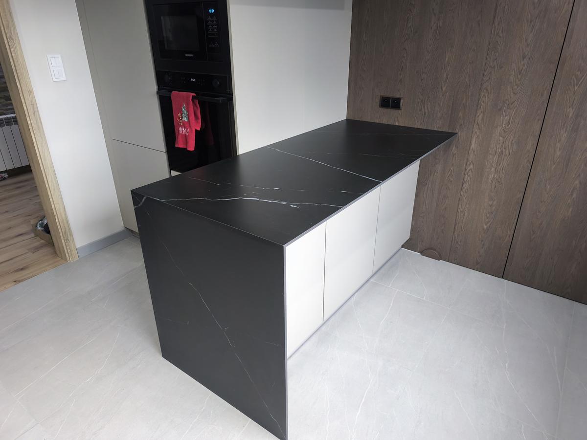Spieki Kwarcowe By Stone 21 Spieki kwarcowe – nowoczesne blaty kuchenne, które łączą design, trwałość i funkcjonalność Spieki Kwarcowe By Stone 21 Spieki kwarcowe – nowoczesne blaty kuchenne, które łączą design, trwałość i funkcjonalność