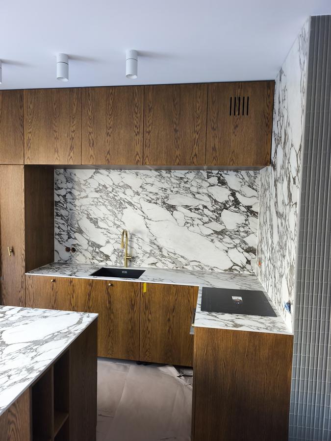Spieki Kwarcowe By Stone 23 Spieki kwarcowe – nowoczesne blaty kuchenne, które łączą design, trwałość i funkcjonalność Spieki Kwarcowe By Stone 23 Spieki kwarcowe – nowoczesne blaty kuchenne, które łączą design, trwałość i funkcjonalność