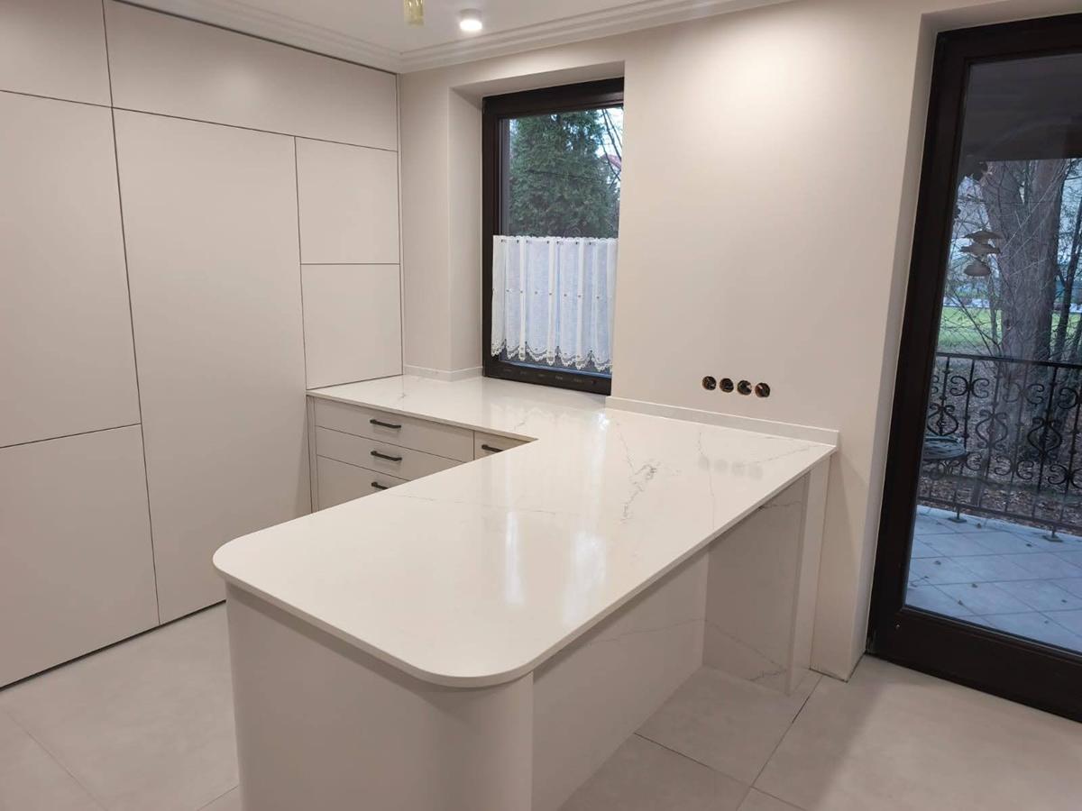 Spieki Kwarcowe By Stone 27 Spieki kwarcowe – nowoczesne blaty kuchenne, które łączą design, trwałość i funkcjonalność Spieki Kwarcowe By Stone 27 Spieki kwarcowe – nowoczesne blaty kuchenne, które łączą design, trwałość i funkcjonalność