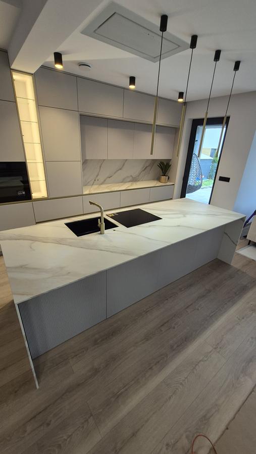 Spieki Kwarcowe By Stone 9 Spieki kwarcowe – nowoczesne blaty kuchenne, które łączą design, trwałość i funkcjonalność Spieki Kwarcowe By Stone 9 Spieki kwarcowe – nowoczesne blaty kuchenne, które łączą design, trwałość i funkcjonalność